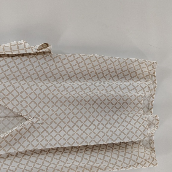 Ann Taylor Factory White And Tan Print Blouse Short Sleeve Size Large - Picture 3 of 6